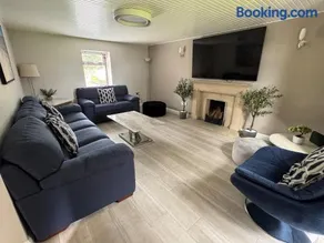 Modern Coastal Cottage - Image 1