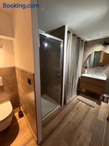 Appartement au calme avec terrasse et jardin vue montagne - Image 4