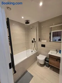 Ash Tree Hotel - Image 4