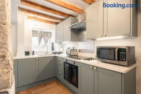 Mycock Cottage - Image 5
