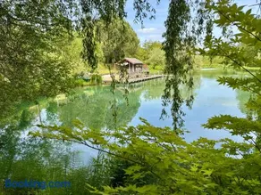 La Cabane Sur L'étang Des Sources - Image 1