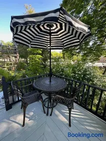 Recharge at Tranquil Sea Salt Cottage in Historic Wiscasset - Image 2