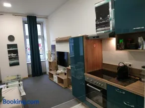Gutbau com, Whole Apartment 4u, Self-Check-in, Top-Location, Underground & Shops under window, 3-5min Walking to Swimming & footbal Stadion, Wake-up in sunshine - Image 4