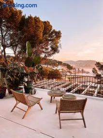 Fully Staffed Sea Front Villa with Private Sommelier - Image 3