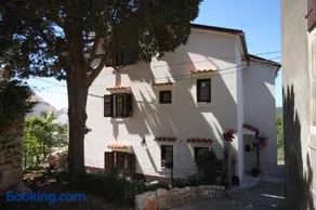 Apartments and rooms with parking space Cunski, Losinj - 2498 - Image 2