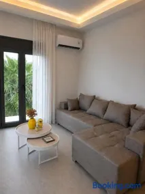 Elina's Era Lounge Apartment - Image 1