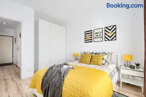 M&R Apartament Airport&Business Premium Komputerowa - underground garage - free WiFi - Netflix - self check-in - 5 min from Chopin Airport - Image 3