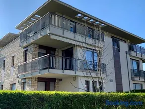 Lakeside Luxury Apartment - Image 2