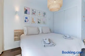 Luxury Two Bedroom Apartment with Private Roof Terrace and Hot Tub - Image 3