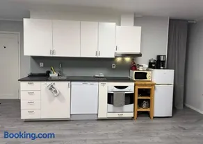 Green Forest Oasis & Sea - Image 5
