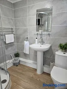 2 Bed Coastal Bungalow - Millendreath, Looe - Image 3