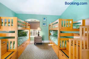 Luxury 3 Bed 2 Bath Home with Pool and Spa - Image 3