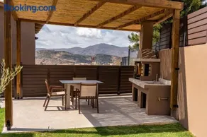 Luxury Suites with BBQ next to Heraklion by Kalles Homes & Suites - Image 2