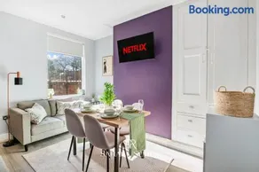 Spacious 5BR Contractor Home - Sleeps 09 - Rolls-Royce Derby & Derby Uni - Free Parking - Image 2