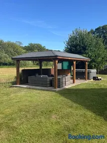 Eco-friendly Dorset cottage with spa set in heart of countryside - Image 3