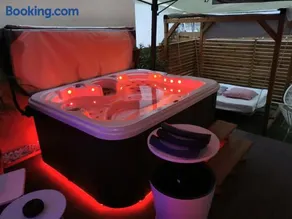 Lyon piscine et jacuzzi privatifs en extérieur - Image 4