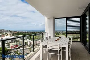 Elevated 3BR Stay - Views Amenities Parking - Image 2