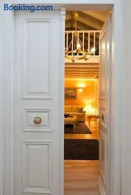 Acropolis Luxury House - Image 1