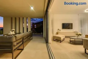 Villa Infinity - Image 1