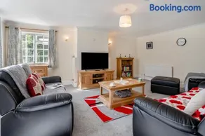 3 Bed in Scethrog oc-h30013 - Image 4