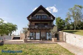 Kardos Villa - Image 1
