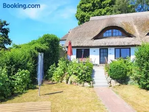 Ferienhaus mit Reetdach und Seebli - Image 1