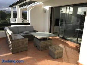 Spacious Apartment with Views in Málaga, 77 m², Shared Pool - Image 1