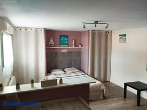 Chambre spacieuse agréable fonctionnelle chez l habitant - Image 1