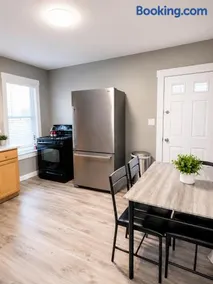 Modern 2BR Near CMMC and downtown - Image 2