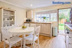 'BRAMLEY FALL COTTAGE' NEW AVAILABILITY - Attached Cottage,3 Bedrooms-1 on ground level, SLEEPS 6-2 Bathrooms, Wittering and Chichester easy drive, Child friendly,Small Breed Dog Friendly 2 max, Parking-EV Point - Image 4