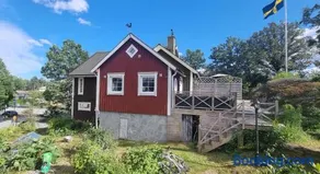The Red Mini Cottage - Image 5