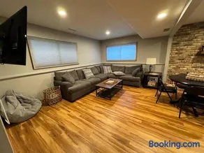 Parkside Getaway- Spacious Six Bedroom Home for Families & Friends - Image 3