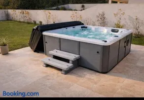 villa avec jacuzzi privé proche plage - Image 1