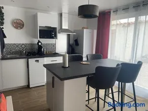 Charmant logement avec piscine - Image 1