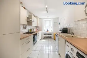 Modern 3-BR in Saxmundham - Image 5