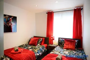 Strelley house 2 , Perfect for business trip & Families holiday or working proffesionals-5 min from M1 J25 , 500MB Wi-Fi , Netflix , Fully equiped kitchen , Asda supermarket 5 min walk , Free Secure parking with CCTV ,available monthly deals - Image 3
