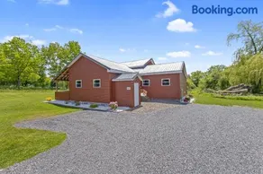 Country Cottage by the Bridge - Image 2