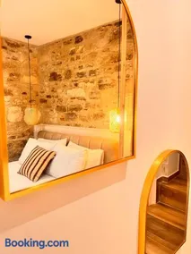 Archontessa - Historic Boutique Residence - Image 5