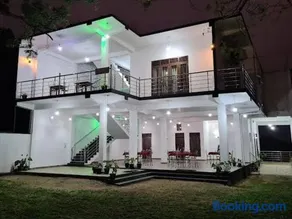 Jungle Lodge - Image 1