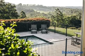 Ravenburn Estate - High Country Getaway with Pool - Image 1