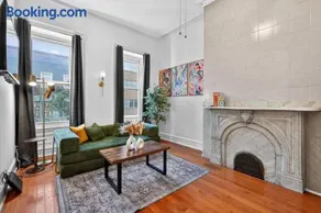 Sunny 1BR in Center City with King Sized Memory Foam Sofa Bed - Image 2