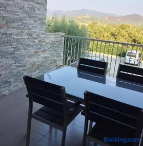 Maison charmante à Cogolin avec vue sur la mer et piscine - Image 3