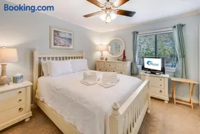 Beautifully Decorated Unit at Ocean Creek with Pools - Image 2
