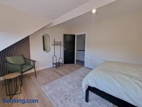 Castlereagh Apartments - Image 3