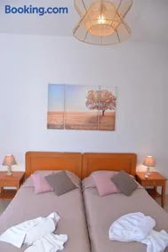 Sunny Rooms - Image 2