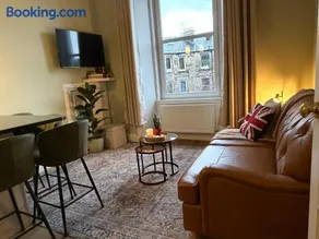 Murrayfield Spacious 2-bedroom apartment - Image 2