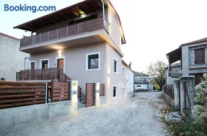 Oiti Mountain Apartments - Image 2
