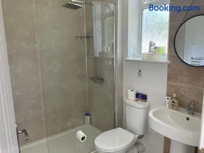 The Meadow Garden Guest Room - Image 4