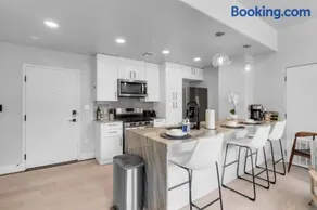 2BR Near BOK Center - Gym, Lounge, Balcony, Pet OK - Image 1