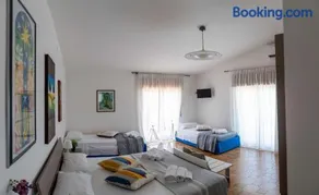 Queen's Bed & Breakfast - Image 3